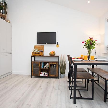 Saint Leonards The Bearded Goat Den - A Rural Retreat At This Modern Holiday Cottage מראה חיצוני תמונה